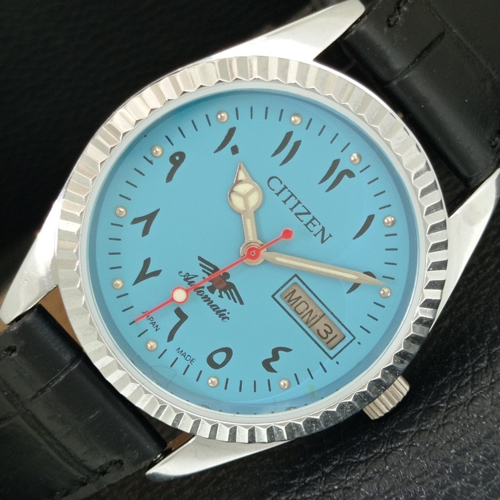 Vintage 1981 Citizen Automatic Mens Silver Watch WDaydate  Blue Accents